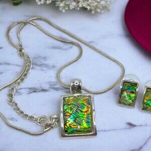 KENNETH COLE Faceted Green Iridescent  Necklace and Earrings Demi-Parure